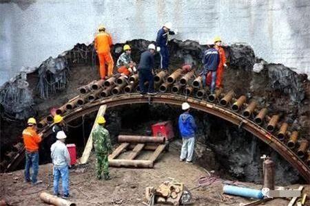 兰陵隧道钢花管支护案例